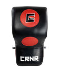VEGGMONTERT boksesekk i rød og svart farge med combat corner logo