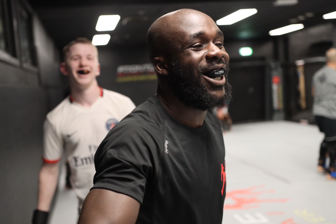 Velg riktig tannbeskytter til kampsport | Komplett guide 2025