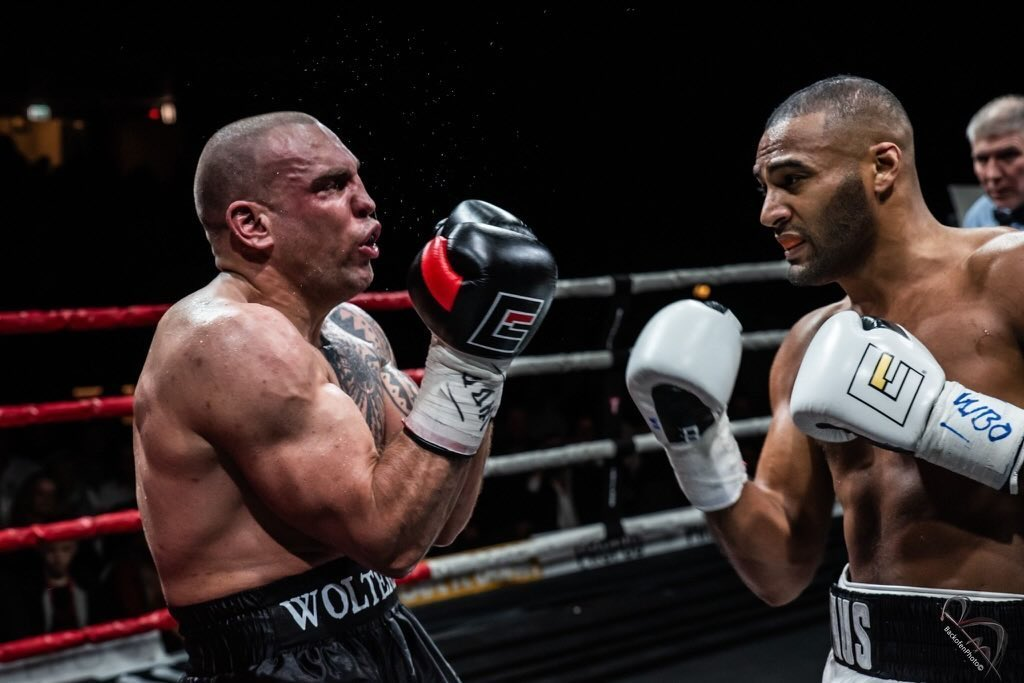 Kevin Melhus combat corner boksehansker