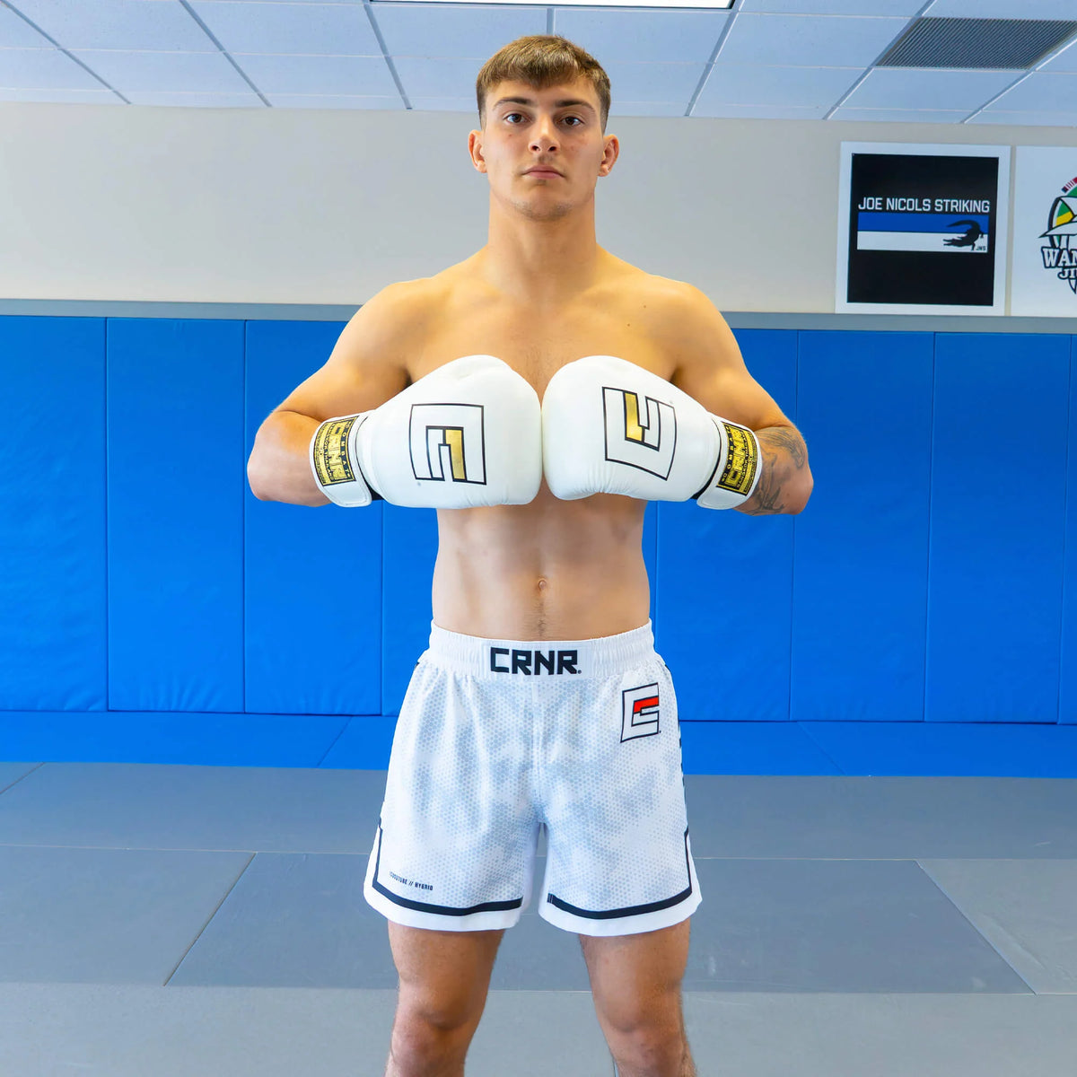 ISOSUTURE Hybrid Fight Shorts - Hvit